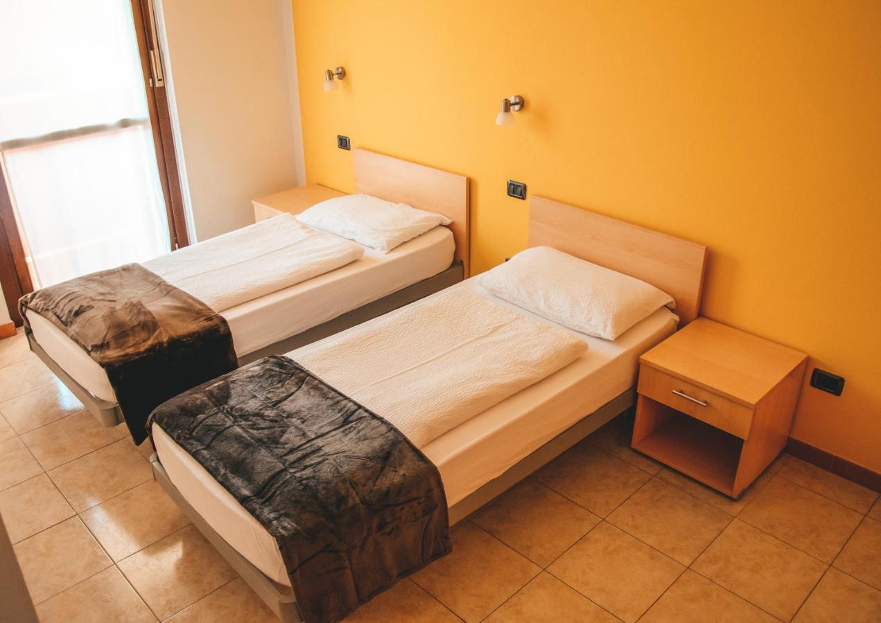 Residence La Meridiana - Apartment 04 Peschiera del Garda Eksteriør bilde