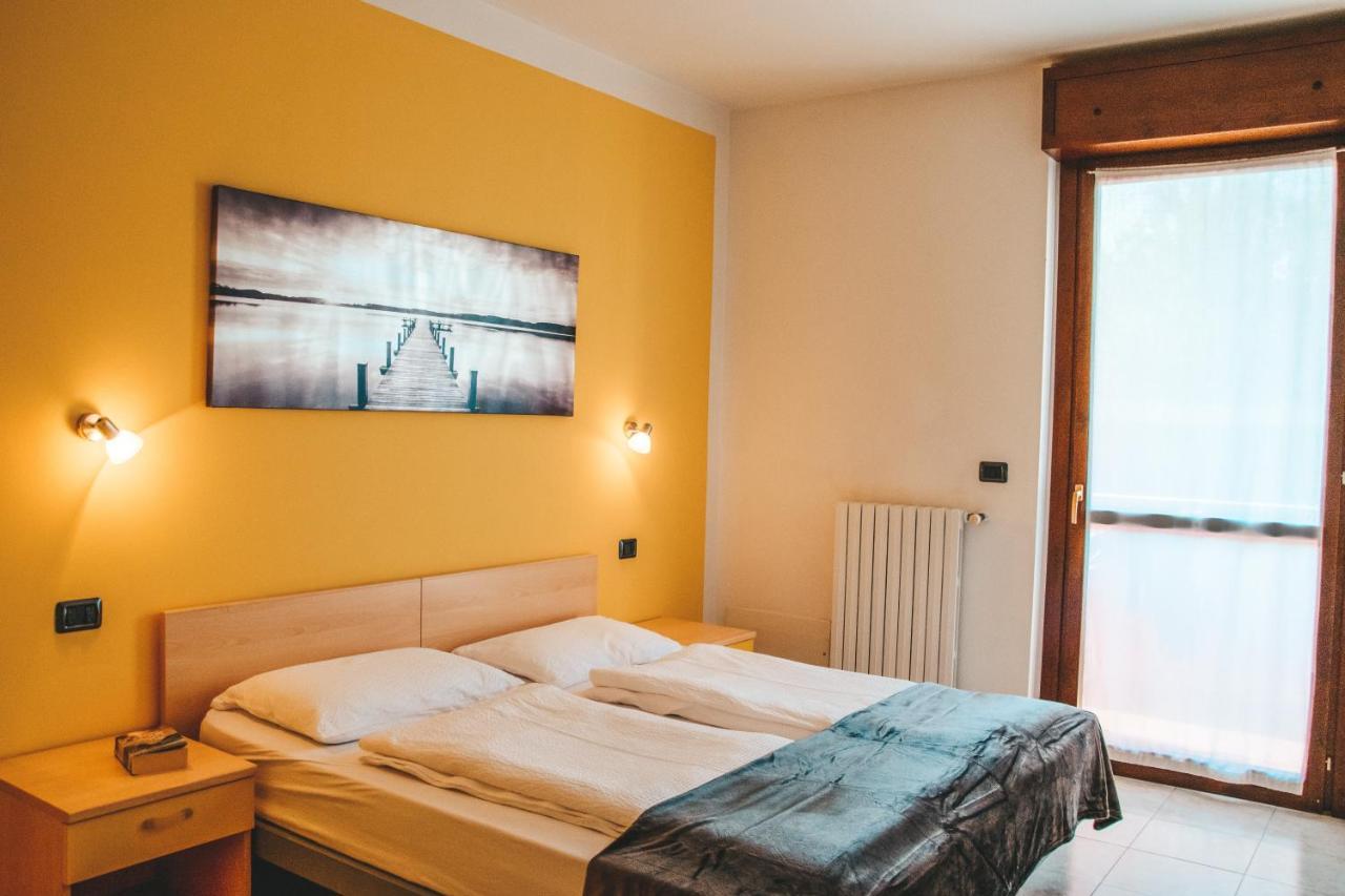 Residence La Meridiana - Apartment 04 Peschiera del Garda Eksteriør bilde